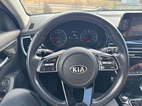 Used 2021 Kia Seltos EX image 11