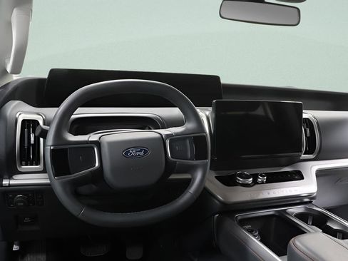 Used 2025 Ford Expedition Active image 9