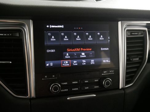 Used 2018 Porsche Macan image 22