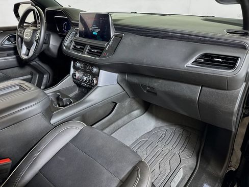 Used 2023 GMC Yukon XL SLT AWD/4WD image 30