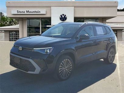 Certified 2025 Volkswagen Taos SE w/ Panoramic Sunroof Package