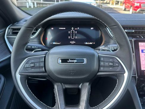 New 2025 Jeep Grand Cherokee L Limited w/ Luxury Tech Group II image 24