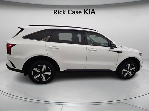 Used 2023 Kia Sorento S image 4