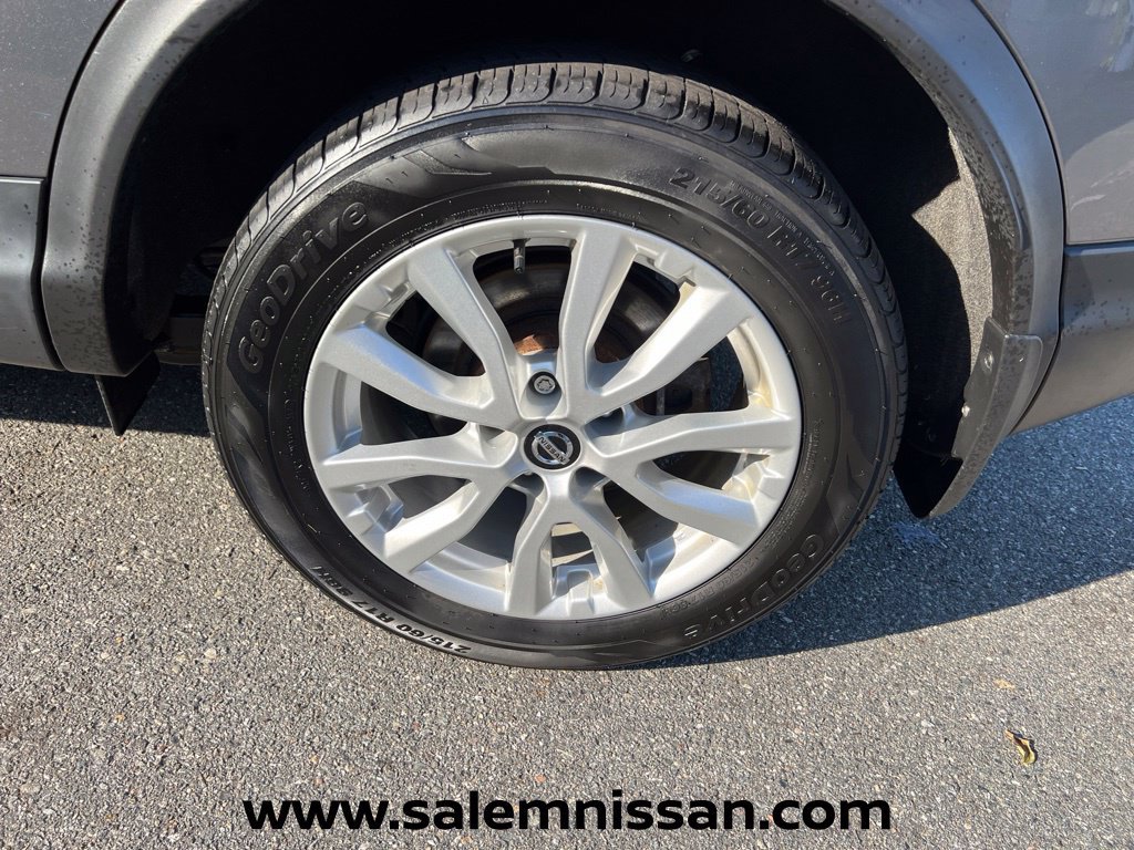 Used 2021 Nissan Rogue Sport SV AWD/4WD image 28