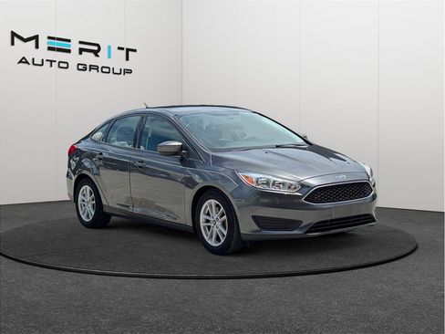 Used 2018 Ford Focus SE FWD image 1