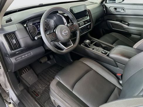 Used 2023 Nissan Pathfinder SL w/ SL Premium Package AWD/4WD image 2