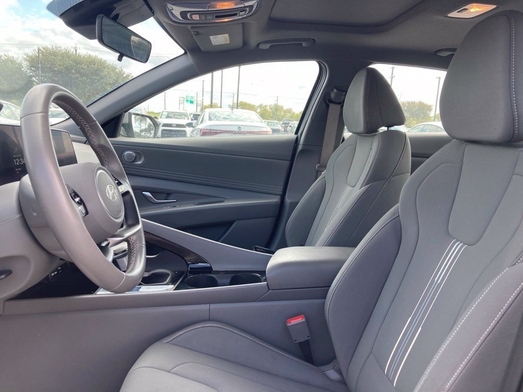 Used 2025 Hyundai Elantra SEL FWD image 9