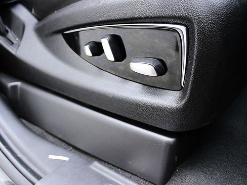 Used 2019 Cadillac Escalade ESV 2WD image 32