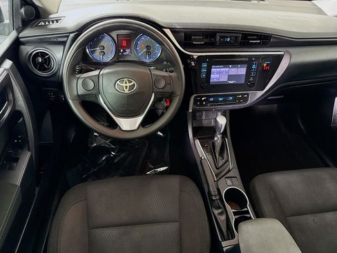 Used 2018 Toyota Corolla LE FWD image 17