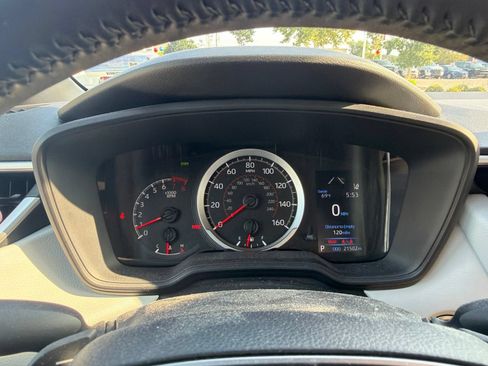 Used 2022 Toyota Corolla SE w/ SE Premium Package FWD image 7