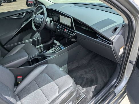 Certified 2024 Kia Niro FWD image 15
