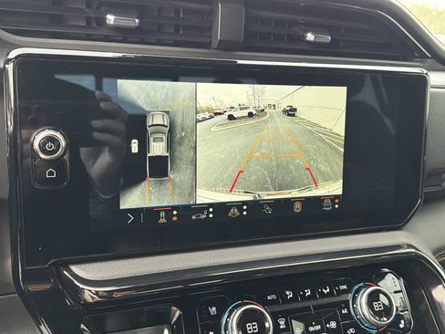 Used 2024 GMC Sierra 1500 AT4 w/ Technology Package image 4