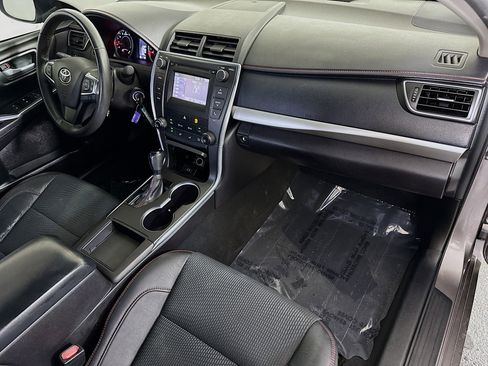 Used 2017 Toyota Camry SE image 29
