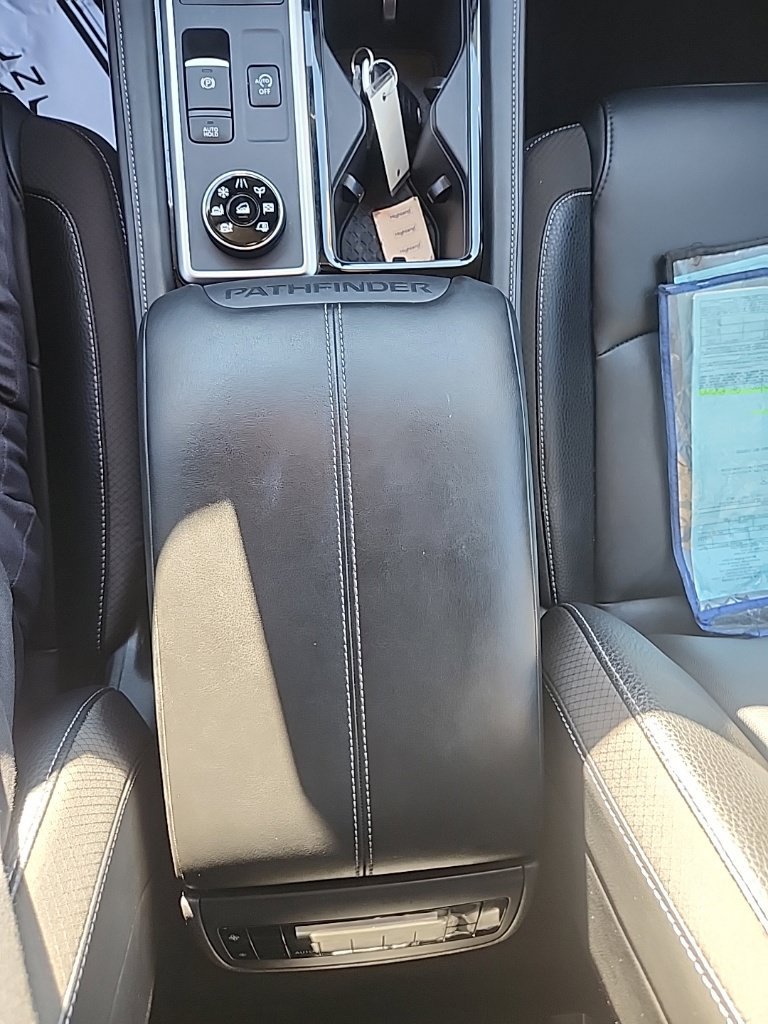 Used 2025 Nissan Pathfinder SL AWD/4WD image 21