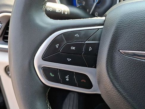 Certified 2024 Chrysler Pacifica Touring-L FWD image 24