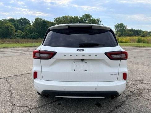 Used 2023 Ford Escape ST-Line w/ Tech Pack #1 AWD/4WD image 4