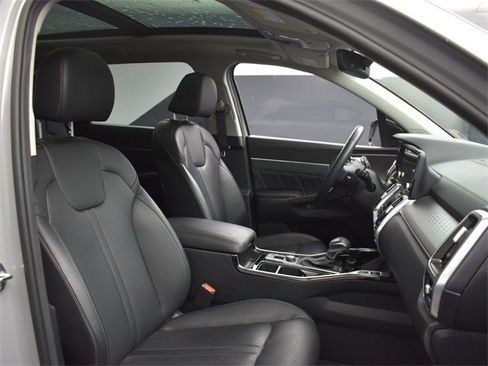 Certified 2023 Kia Sorento SX image 13