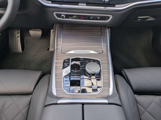 Used 2026 BMW X7 xDrive40i w/ M Sport Package AWD/4WD image 16