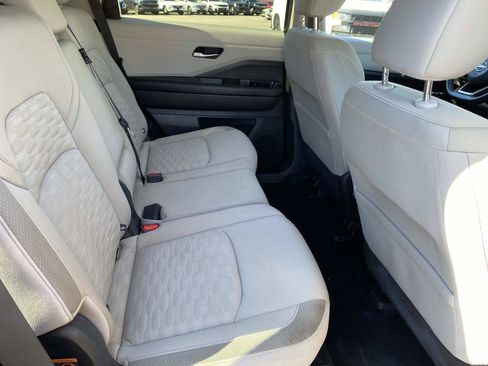 Used 2022 Nissan Pathfinder SV AWD/4WD image 24