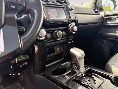 Used 2018 Toyota 4Runner TRD Off-Road Premium AWD/4WD image 11