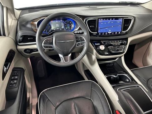 Used 2022 Chrysler Pacifica Limited image 16