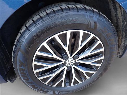 Used 2020 Volkswagen Jetta SE w/ SE Cold Weather Package FWD image 4