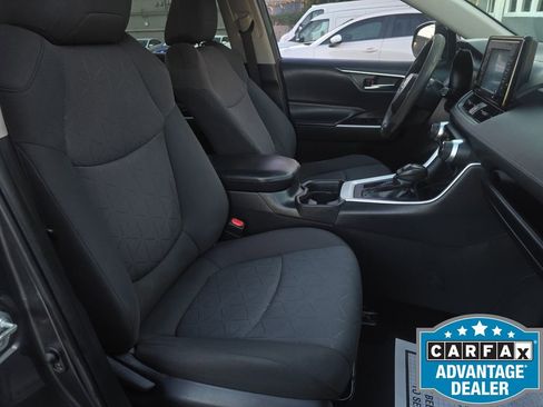 Used 2021 Toyota RAV4 XLE Premium image 69
