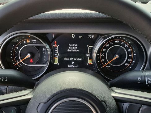 Used 2022 Jeep Gladiator Sport image 12