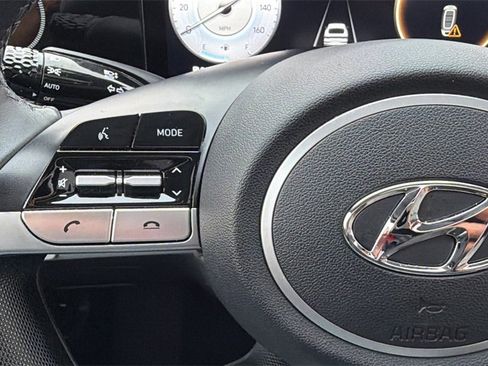 Used 2023 Hyundai Elantra Limited image 28