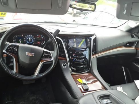 Used 2019 Cadillac Escalade Premium Luxury AWD/4WD image 8