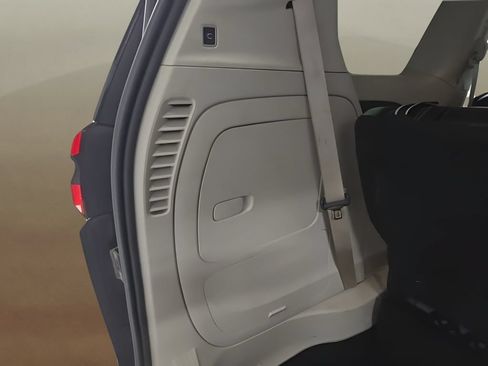 Used 2023 Chrysler Pacifica Touring-L FWD image 19