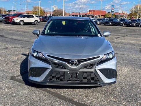 Used 2023 Toyota Camry SE image 2