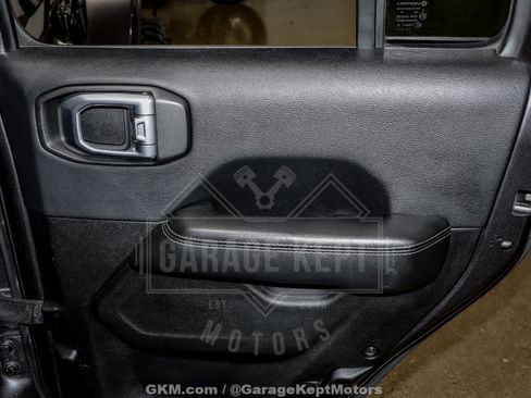 Used 2018 Jeep Wrangler Unlimited Sahara AWD/4WD image 93