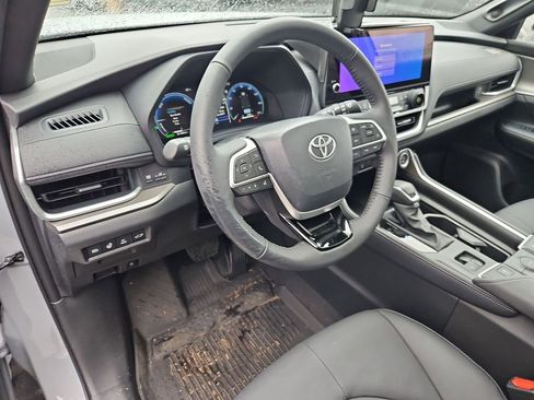 Used 2026 Toyota Grand Highlander Nightshade Edition image 13