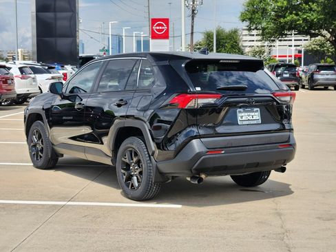 Used 2023 Toyota RAV4 LE FWD image 5