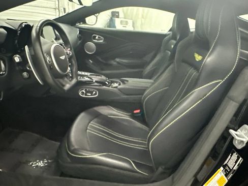 Used 2023 Aston Martin V8 Vantage Coupe RWD image 24