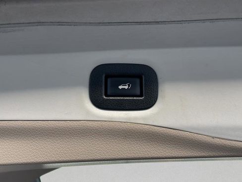 Used 2017 Nissan Rogue SL w/ SL Premium Package image 15