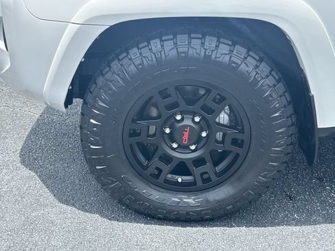Certified 2022 Toyota 4Runner SR5 Premium w/ Moonroof Package RWD image 21