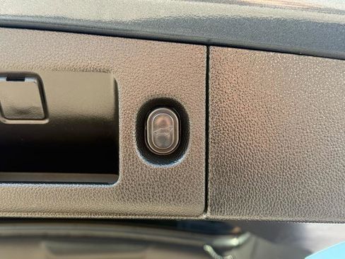 Used 2019 Chevrolet Suburban LT RWD image 12