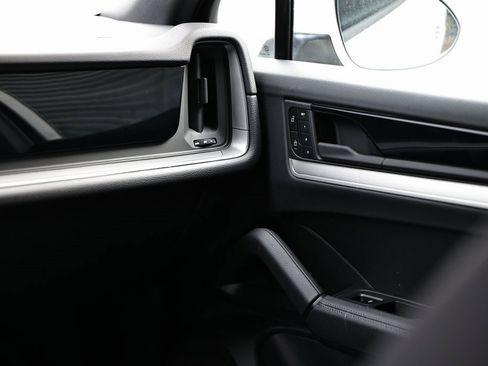 Certified 2025 Porsche Cayenne image 28