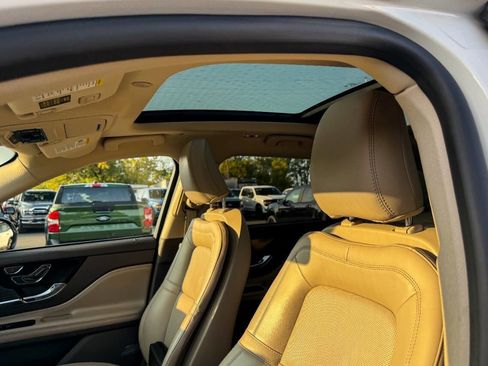 Used 2021 Lincoln Corsair AWD w/ Premium Package image 19