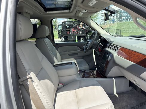 Used 2010 Chevrolet Avalanche LTZ RWD image 22