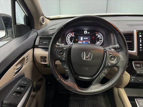 Used 2016 Honda Pilot Touring image 17