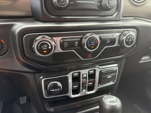 Used 2018 Jeep Wrangler Unlimited Sport S AWD/4WD image 23