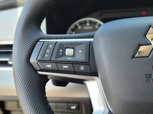 New 2025 Mitsubishi Outlander SE image 30