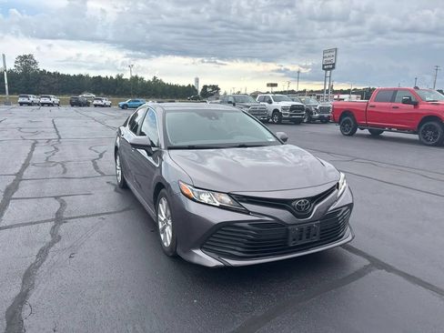 Used 2020 Toyota Camry LE FWD image 8