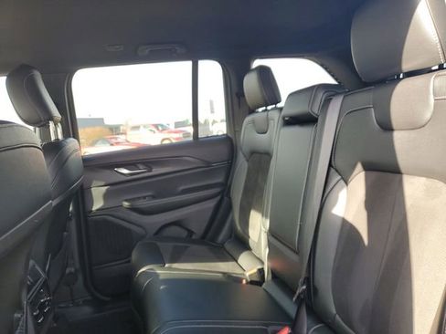 Used 2023 Jeep Grand Cherokee Altitude image 30