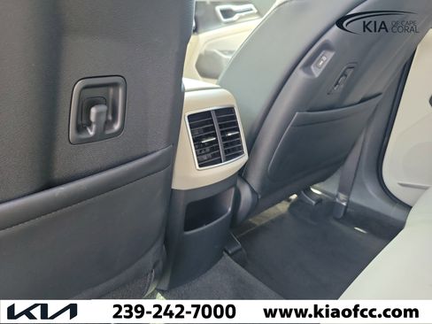Used 2025 Kia Sportage EX FWD image 12