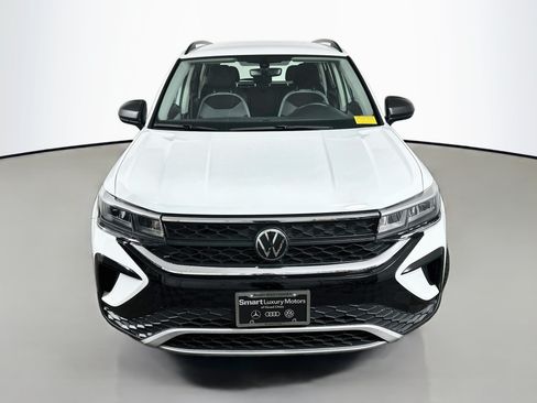 Used 2023 Volkswagen Taos S FWD image 2