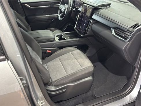 Used 2025 GMC Acadia Elevation image 44